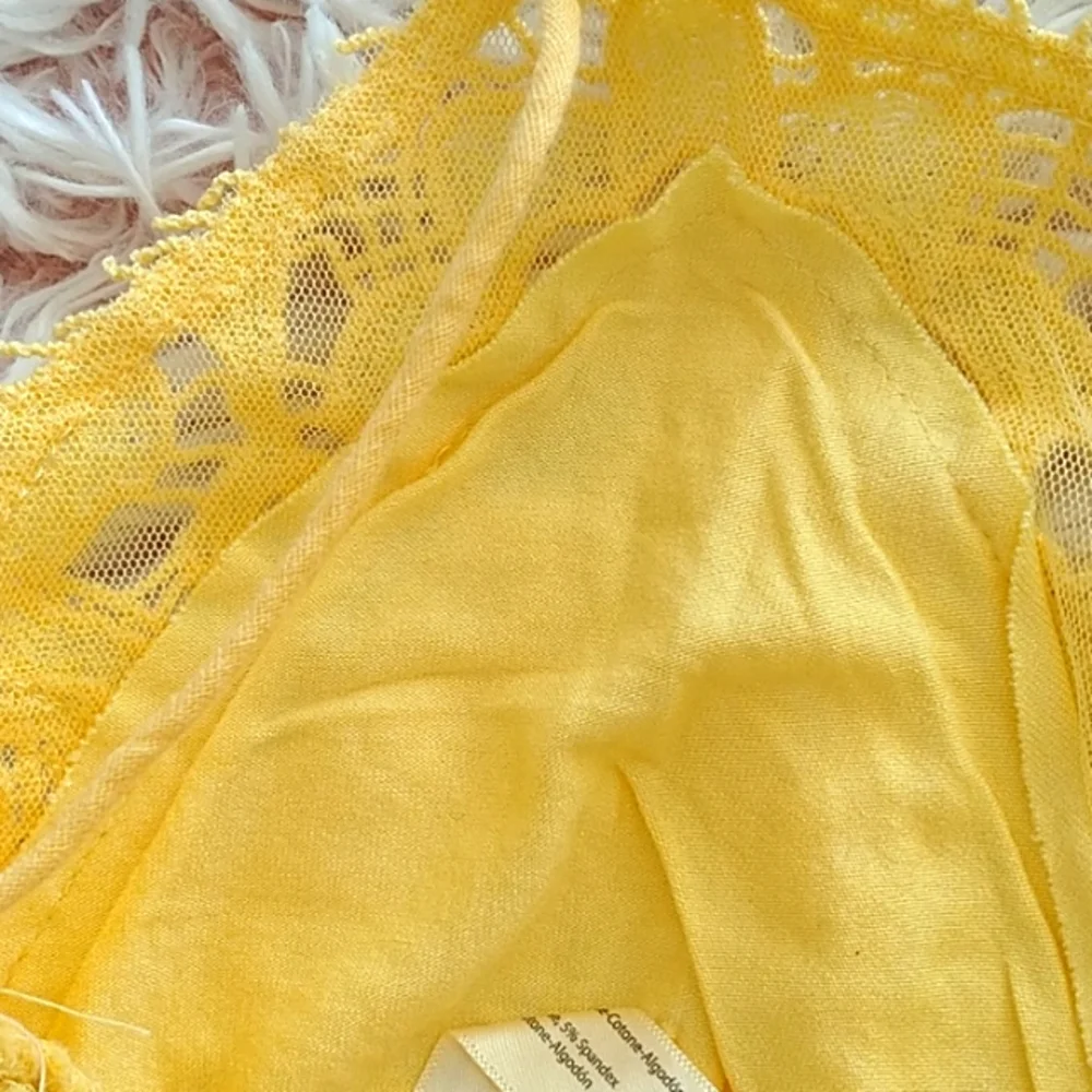 🌟NWT FP buttercup yellow lace eyelet bralette - Picture 5 of 8